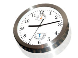 Clock showing 21:13 time